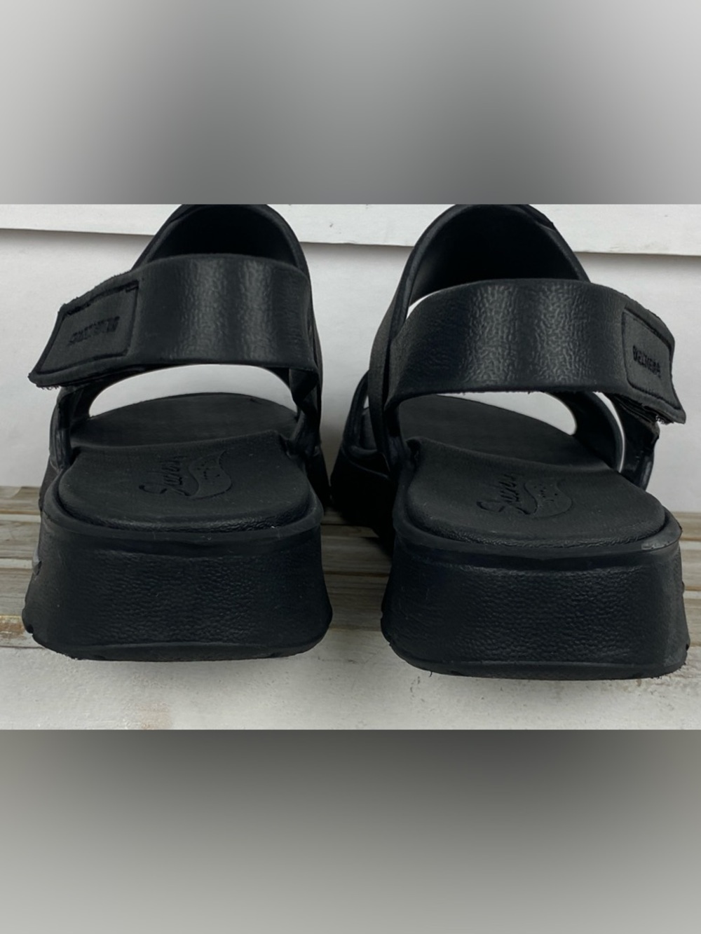 Skechers Women's Foamies Arch Fit
Footsteps - Day Dream sandals in black size 9 - Picture 8 of 13